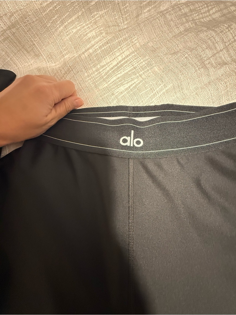 Alo Yoga Women's Black Leggings - Picture 2 of 5